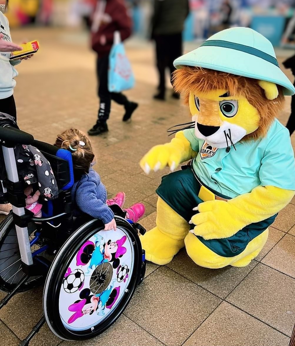 Roarry the lion meets a friend